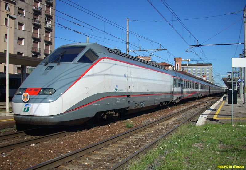 FS E414 115 ESCI livery back to the ICplus 625