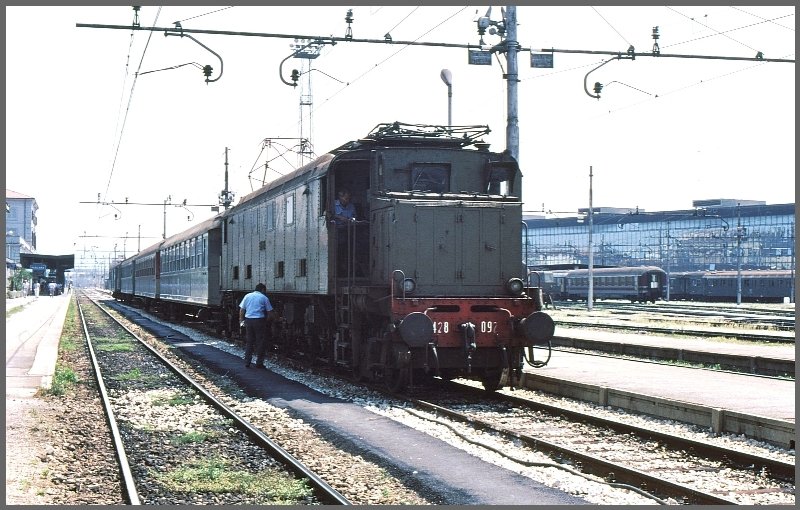 E428 092 in Pescara. (Archiv 07/86) 