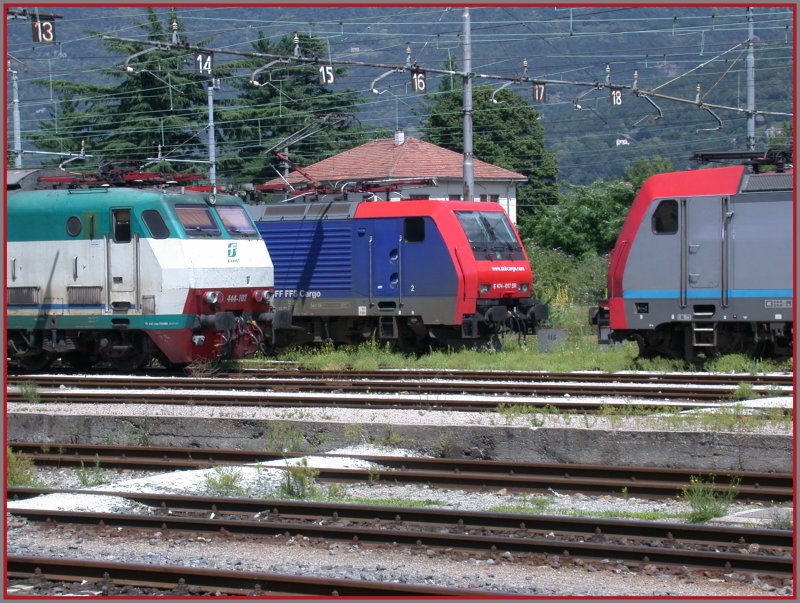 Stelldichein in Domodossola Personenbahnhof am 23.06.2007.
E 444-102 TrenItalia, Re 474