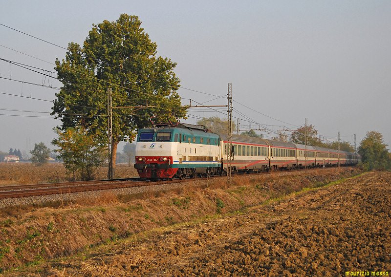 FS E444R 067 hauling the EScity9752 (Lecce-Milano) running near Cadeo