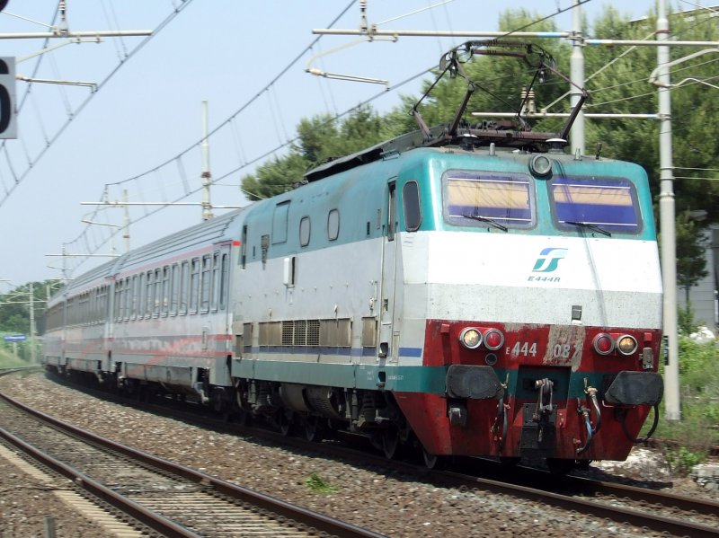 Rapid transit in the direction of Rome 444 with an