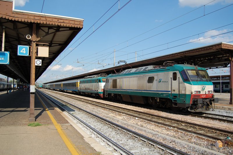 E 402-027 and E 444 R Cisalpino with her to