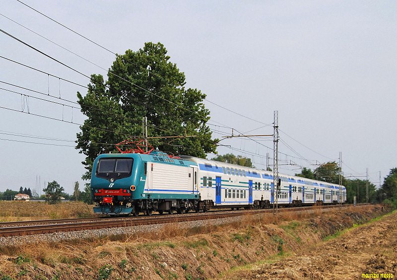 FS E464 415 pushing Vivalto rolling stocks as R11545 near