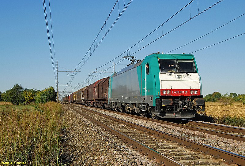 Railion Italia E483.001SF hauling an eastbound freight-train near Arena Po