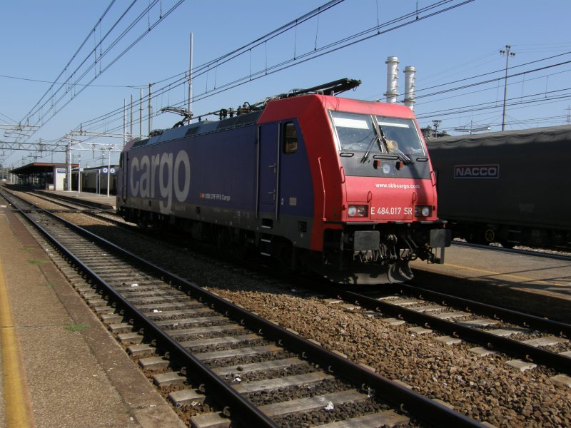 E484 017 in Piacenza on 27/07/09. 