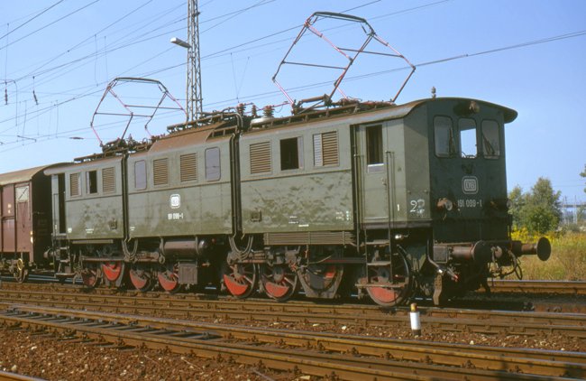 191 099 during shunting in Munich-Laim. 12.9.1974 (automatically translated, Powered
