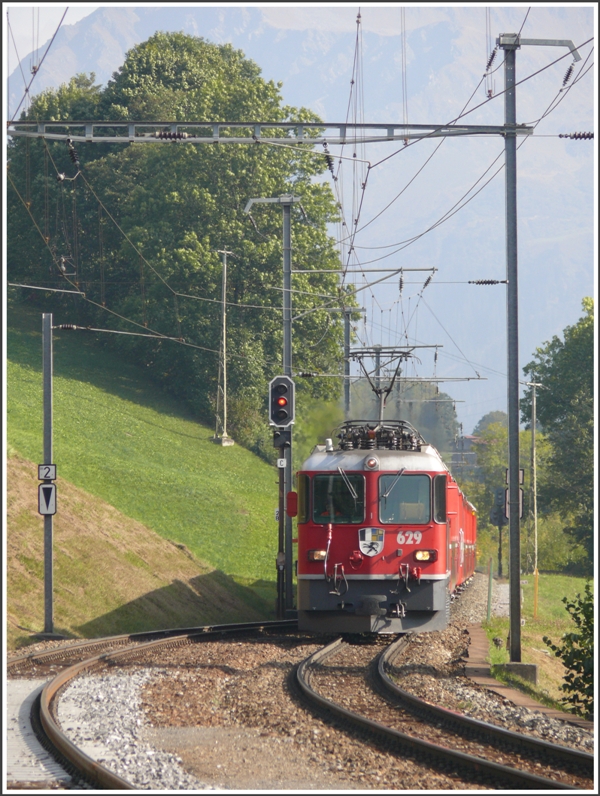 RE 1248 mit Ge 4/4 II 629 Tiefencastel f�hrt in