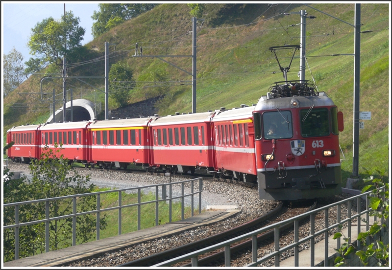 RE1249 mit Ge 4/4 II 613 Domat/Ems bei Saas. (24.09.2009)