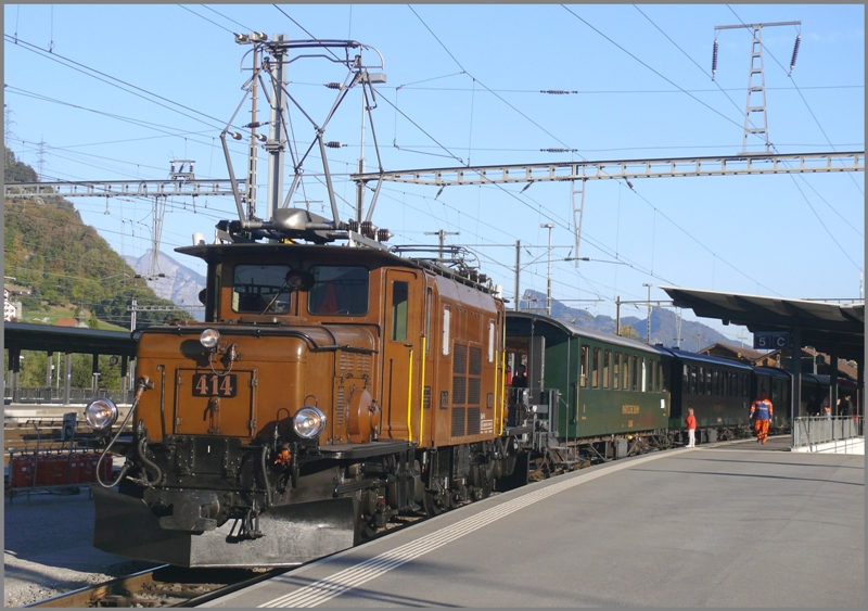 Electrically-run steam train (forest fire) into the Grisons country. CC