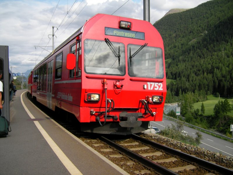 S-Bahn nach Pontresina Zugnummer 1752.

Aufnahme: Schweiz 17.08.2008 