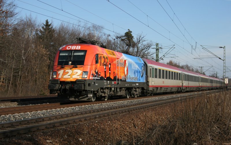 EC 112 war am 04.03.2009 mit zwei Werbeochsen unterwegs. Vorne am Zug war 1116 250 (Feuerwehr Taurus), hinten schob 1116 031 (EM Lok Trkei) nach. Aufgenommen in Haar (bei Mnchen).