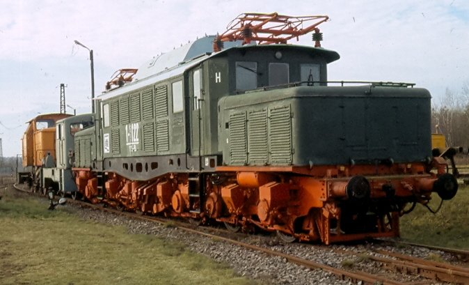 Ehem. E94 in der Grubenbahnlok-Variante bei Ferropolis. 