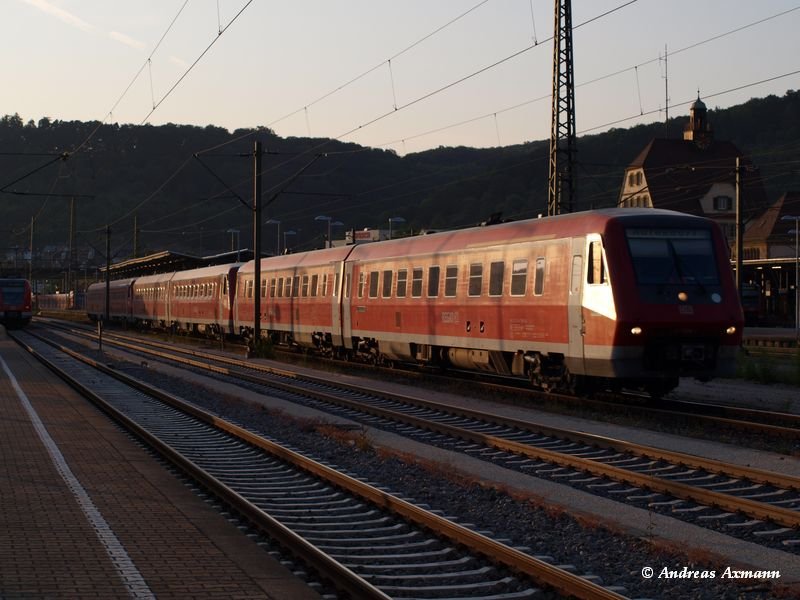 Ein aus 611 044/017/034 bestehende Garnitur durchfhrt er als IRE3265 / 22495 nach Aulendorf / Rottenburg(Neckar)  den Bhf Plochingen. (05.06.2009)
