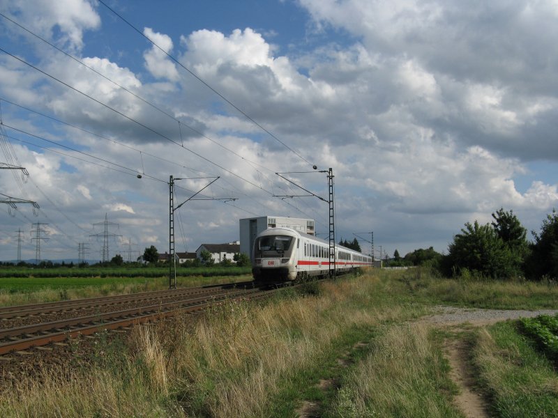 Ein IC2115 von Stralsund Hbf nach Stuttgart Hbf.Dieser Zug wurde wegen Bauarbeiten ber Gro-Gerau umgeleitet.Am 09.08.08 bei der durchfahrt in Lampertheim.