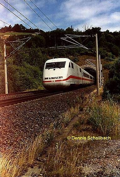 Ein ICE der ersten generation bei der Einfahrt in den Wildsbergtunnel, bei Altmorschen (SFS Hannover-Wrzburg).