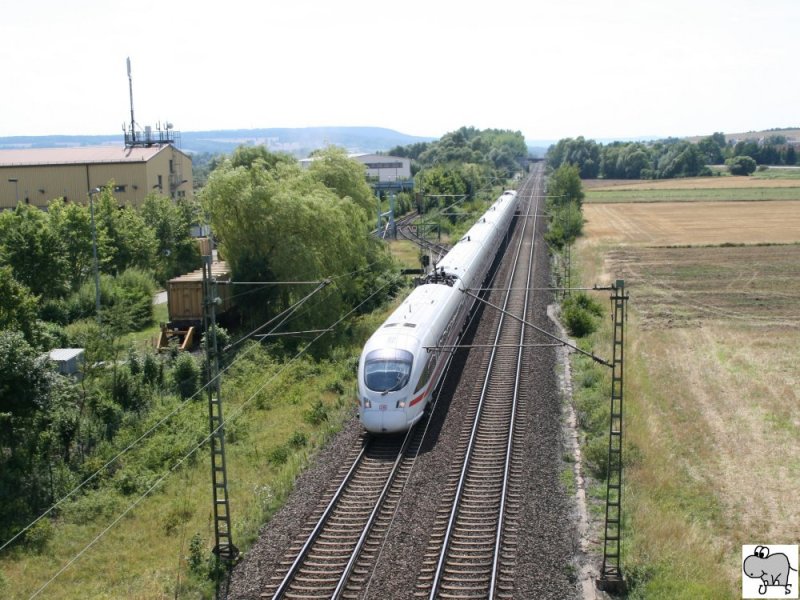 Ein nach Norden fahrender ICE-T kurz vor dem Bahnhof Kronach, bei Neuses, am 27. Juli 2008 von einer Straenbrcke aus aufgenommen.