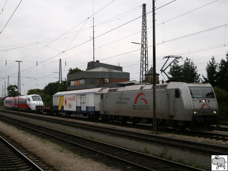 Ein recht ungewhnlicher Zug stand am 16. September 2008 in Lichtenfels. Vermutlich auf den Weg nach Berlin zur vom 23 bis 26 September stattfindenden Innotrans zog 185 531-1 der TXLogistik einen neuen Gterwagen der FS und hinter einen  Kupplungswagen  einen neuen von Bombardier und Finmeccanica entwickelten zweiteiligen Triebzug des Unternehmens Ansaldo Breda.
