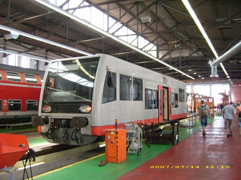 Ein Triebwagen der Baureihe 672(Burgenlandbahn) steht am 14.07.07 in