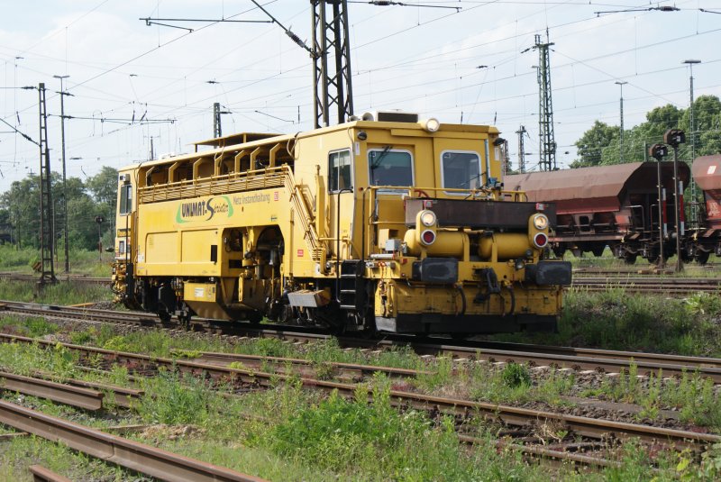 Ein Unimat Sprinter der DB Netzinstandhaltung fuhr am 26.05.2009 langsam in den Seelzer Rbf ein.Hier von vorn. 