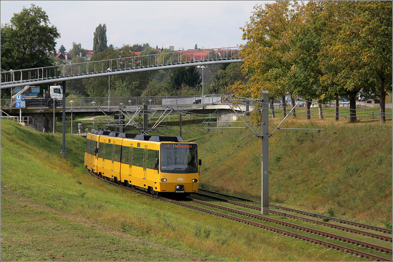 Ein Zug der Linie U7 auf dem Weg nach Ostfildern-Nellingen