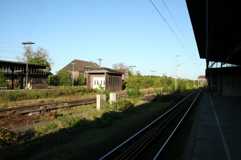 Einblick auf das Biosphrenreservat des Flensburger Hauptbahnhofs.
Das bei so einem Anblick der ICE-Halt eingestellt werden soll ist nicht verwunderlich. Flensburg,13.5.2008.