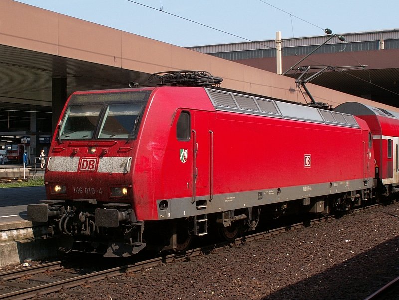 Eine BR 146 zieht diesen RE nach Koblenz. Das Foto ist im Dsseldorfer Hauptbahnhof am 29.04.2007 entstanden.