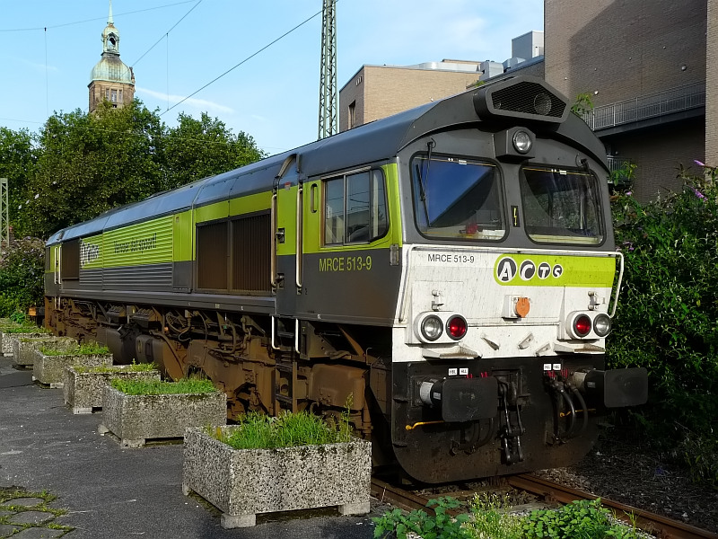Eine Class 66 steht abgestellt im Krefelder Hauptbahnhof. Das Bild stammt vom 3.08.2009
