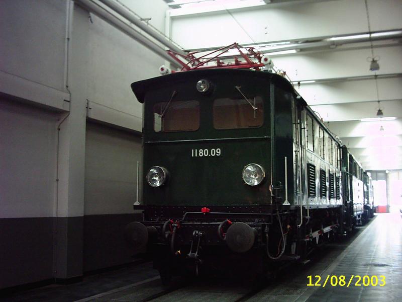 Eine Lokomotive der Reihe 1180 am 12.8.03 in Bludenz