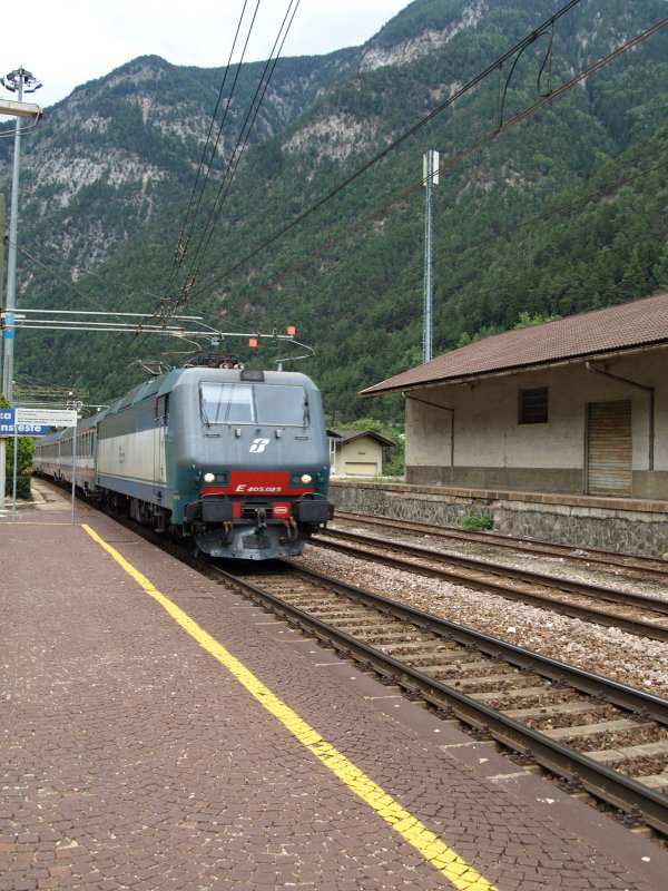 Einfahrt eines Eurocity in Franzensfeste / Sdtirol