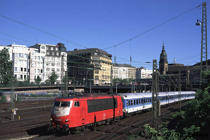 Einfahrt in den Frankfurter Hbf als ersatz ICE 13003 von Hamburg nach Mnchen im Jahr 2001