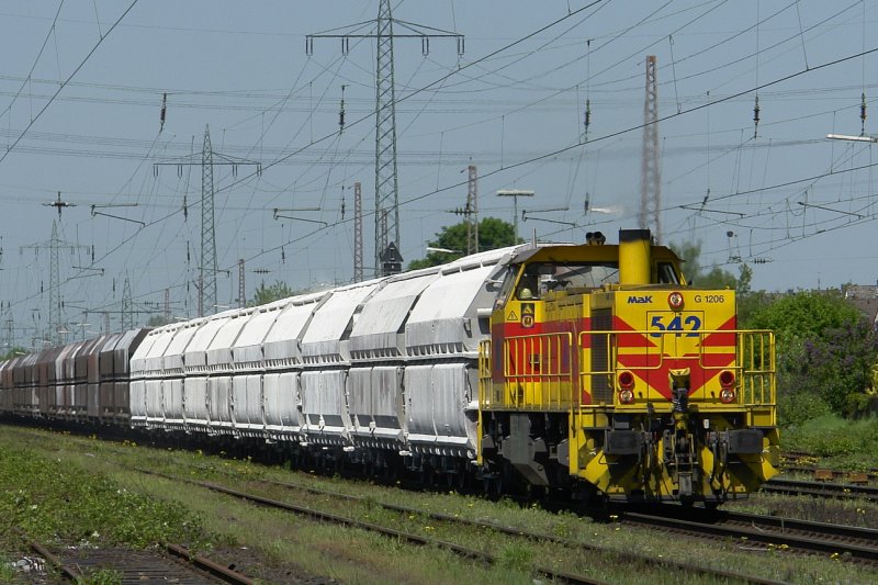 E&h 542 hier mit einem Kalkzug in Ratingen Lintorf.
Juli 2009
