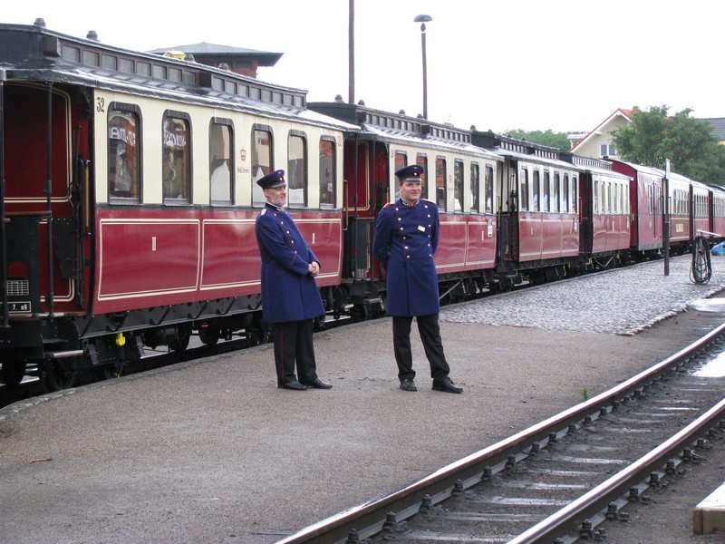 Eisenbahner mit der Uniform der MFFE, Kühlungsborn-West 10.07.2009 ...