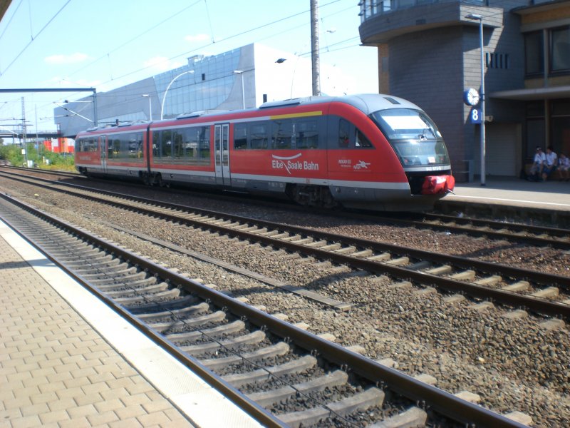 Elbe-Saale Bahn nach Stendal f�hrt aus dem Wolfsburger Hbf aus.
31.7.2008