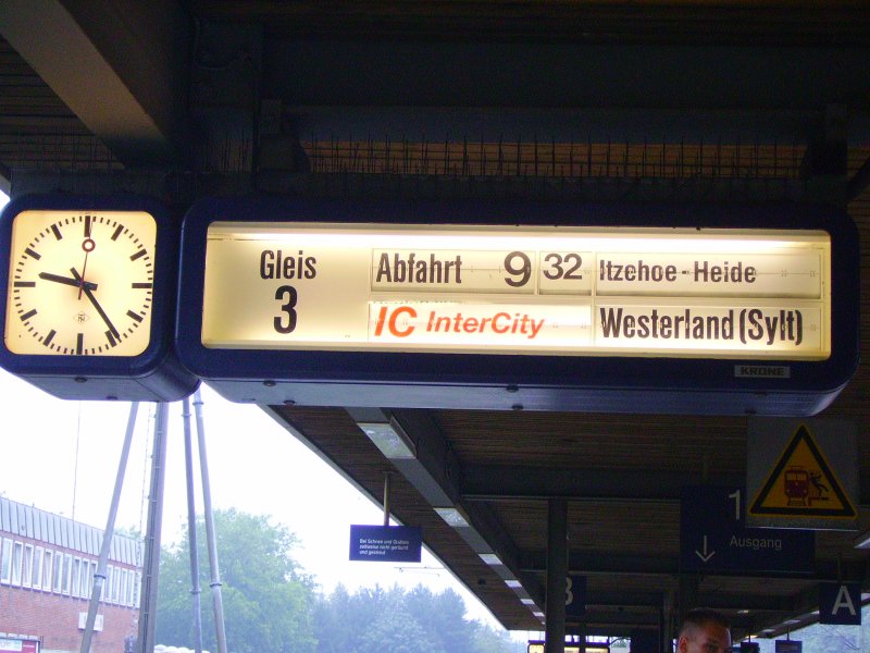Zugzielfalschanzeiger in Elmshorn. The announcement turned out to be normal