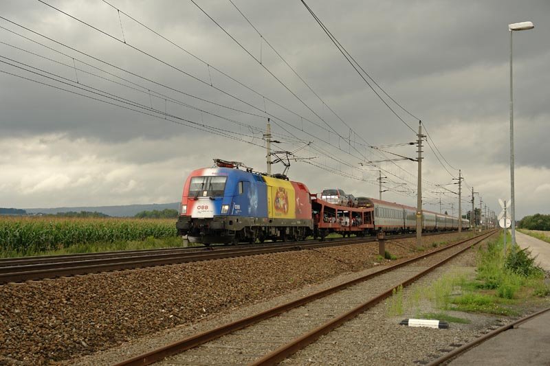 EM-Lok Rumnien 1116 056-1 ist mit OIC544 Wien - Salzburg bei Hrsching unterwegs (22.07.2008)