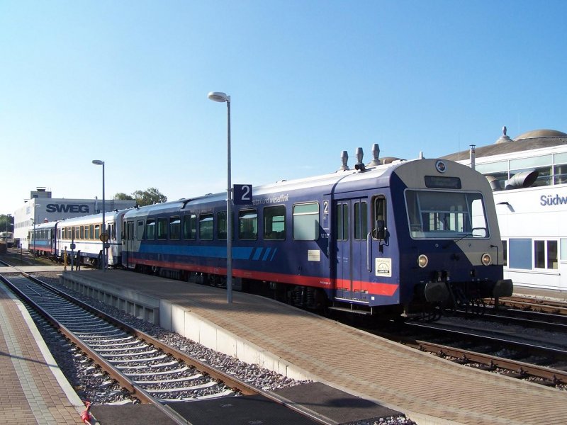 Endingen am K. : Neue Triebwagen bei der SWEG : ehemalige NE 81 der Bodensee - Oberschwabenbahn und der Hohenzollerische Landesbahn fahren jetzt auf der Kaiserstuhlbahn. Hier VT 129 am 23/09/9.