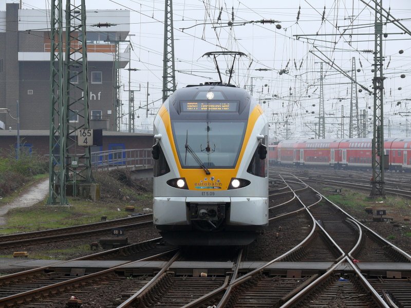 Face to face mit der Eurobahn. RE 59 Hellweg-Bahn , Soest-Dortmund.