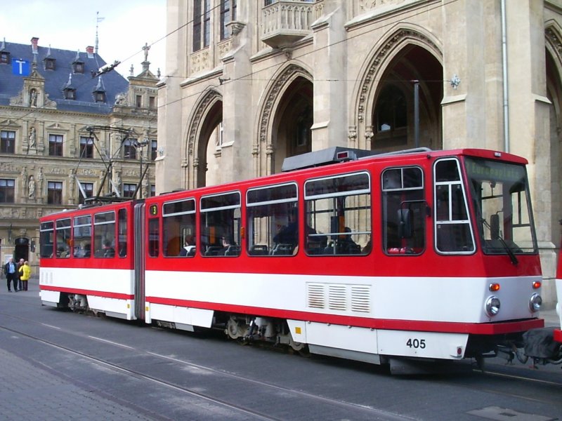 TATRA KT4D Nr. 405 der Erfurter Verkehrsbetriebe vor dem Rathaus