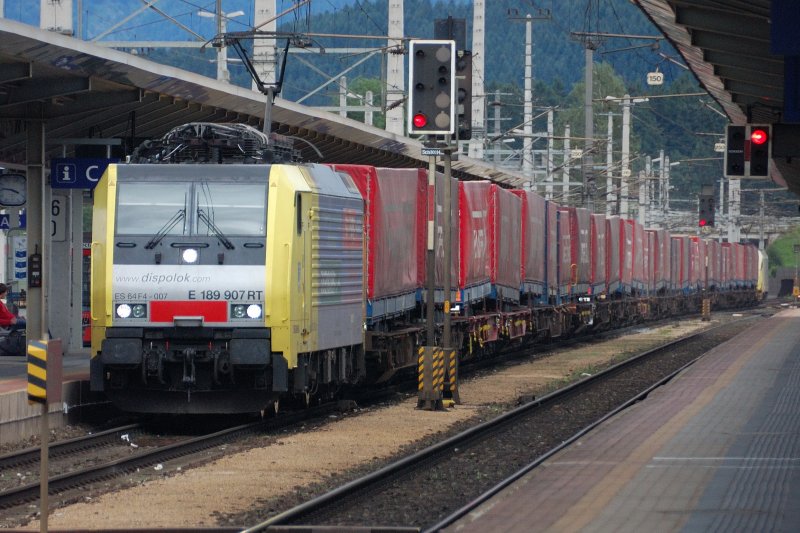 ES 64 F4-007 mit einem Original  Winner  am Haken auf der Fahrt Richtung Brenner. (Wrgl, 05.08.2008)