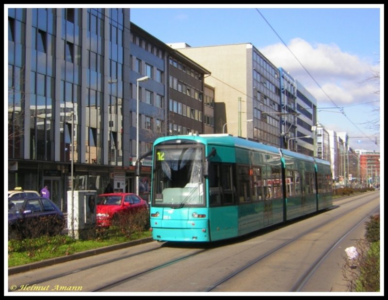 Es fhrt eine Straenbahn nach Nirgendwo: Am 15.02.2007 fuhr der 1. Zug der Linie 12 mit dem S-Triebwagen 222 von der Konstablerwache kommend in Fahrtrichtung Schwanheim mit leerer Matrix als Fahrtziel, der Fahrer hatte offenbar technische Probleme mit der Codierung.