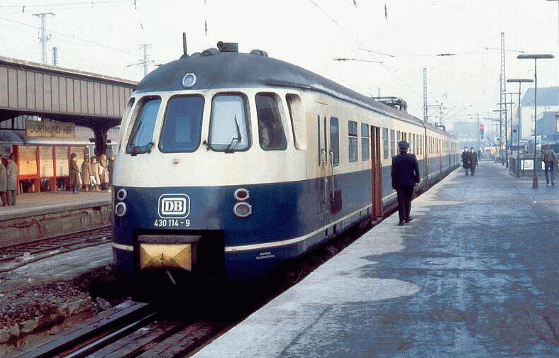 430 114 in winter 1982 in Dortmund Hbf (automatically translated,