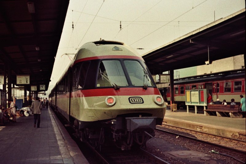 ET-403 am 17.9.1975 in W�rzburg Hbf nach Ankunft aus M�nchen