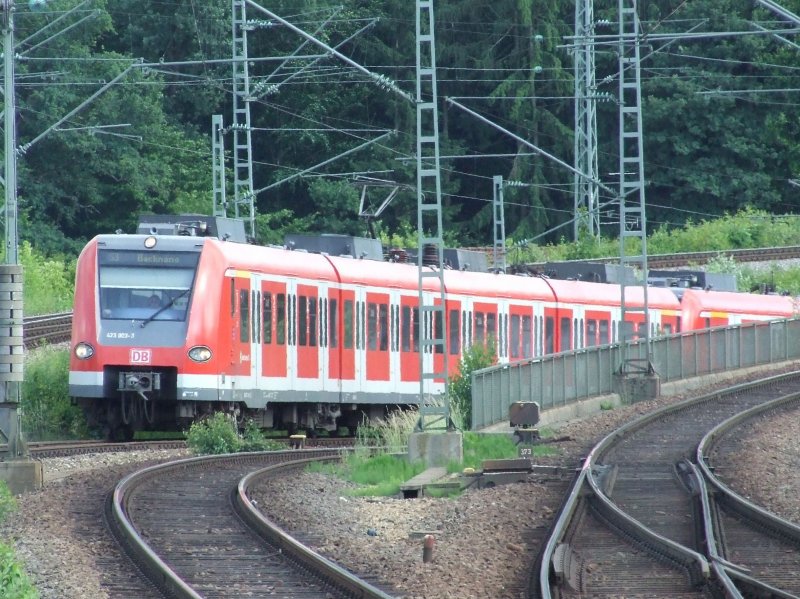 ET 423 003 auf der S3 nach Backnang kommt in Rohr aus Richtung Flughafen aus der Unterfhrung. Hier in Rohr trifft nun die S2/ S3 aus Richtung Flughafen mit der S1 aus Herrenberg und der Gubahn aus Singen zusammen. (13.06.2008)