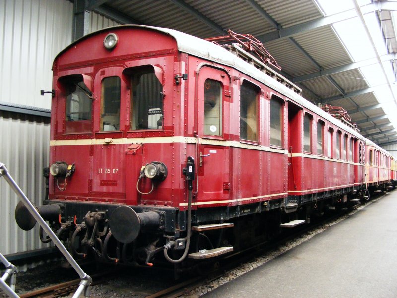 An electric motor coaches of the DR Class ET 85