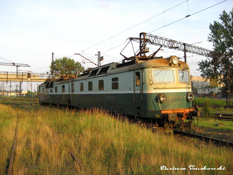 ET40-60 waiting for signal to drive in Bydgoszcz 06.08.2007 wschód.
