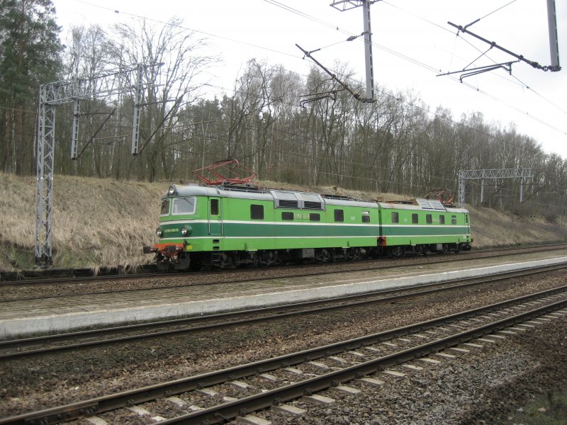 ET40-01 f�hrt am 23.02.2008 durch Bydgoszcz Rynkowo in Richtung Gdańsk.