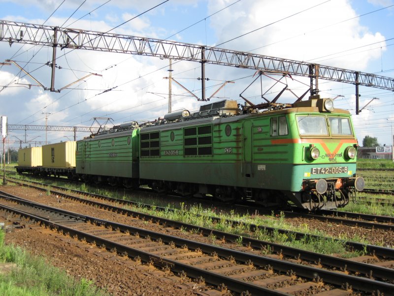 ET42-005 mit zwei Containerwagen am 16.05.2007 in Bydgoszcz. 