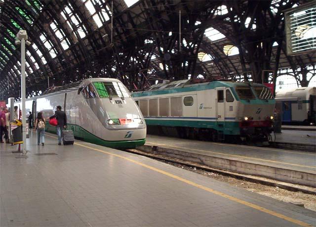 FS ETR 500 025 mit daneben FS e 402 004