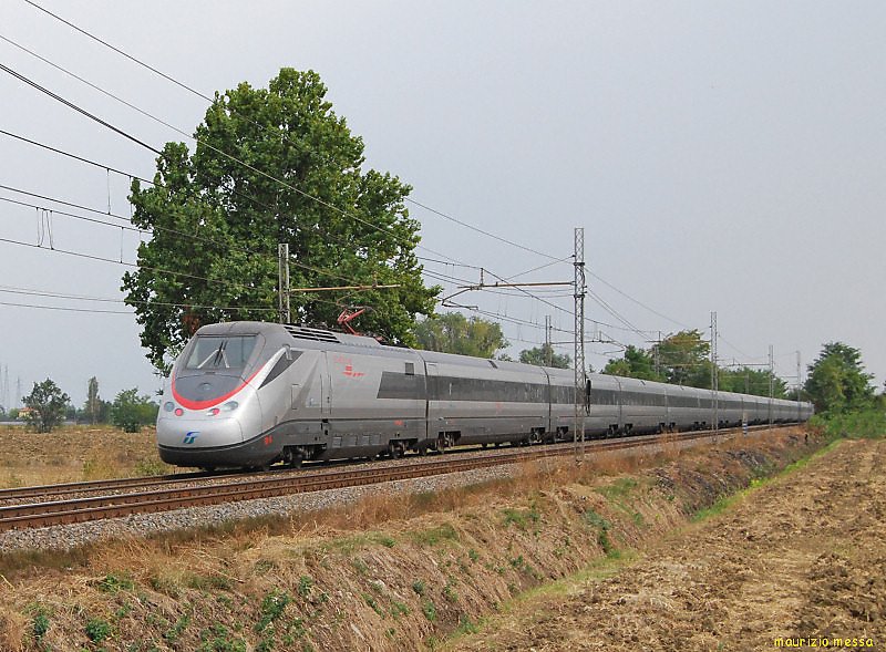 ETR500 train 10 (side A) AV livery running near Cadeo