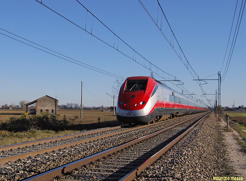 FS ETR500 train 30 (sideA) painted in the new FrecciaRossa 